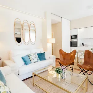 Stylish And Wide- 3bdr 3bth- Remedios Seville